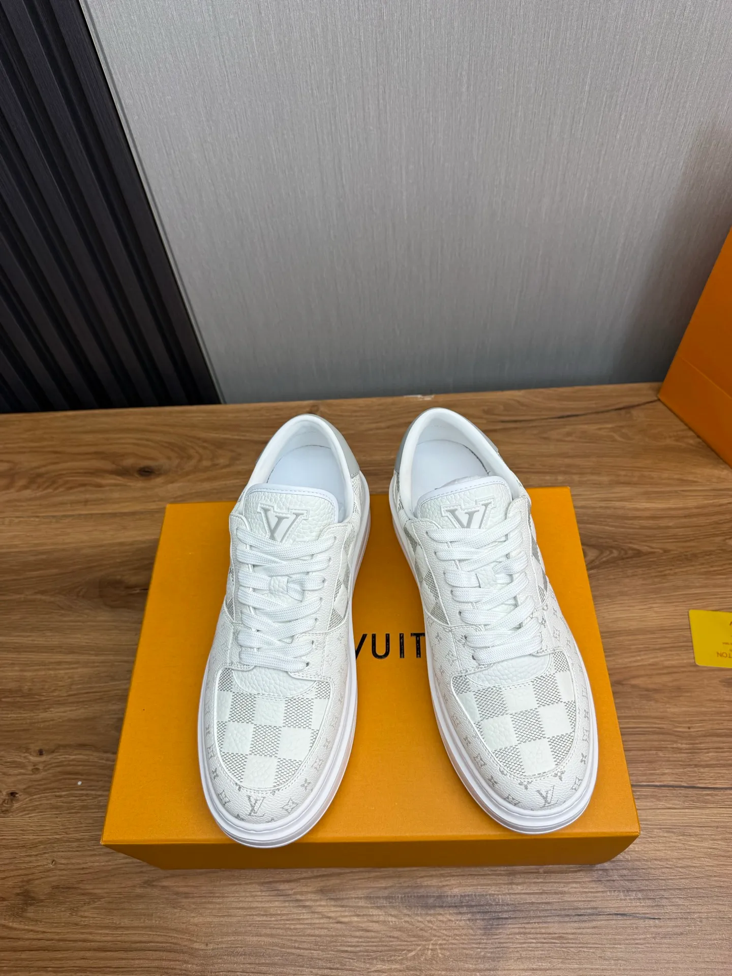 Men's shoes 💰840💰 LOUIS VUITTON [Luden Yiwei] The new trendy Lv is on the market 🎁, casual and fashionable men's shoes 👟 1:1 shipment ⬆️The upper is made of imported cowhide + cowhide mesh lining, the original wear-resistant rubber outsole, the version is simple and elegant, exclusive for trendy men. 38-45 (38.45 is non-refundable if made to order)
